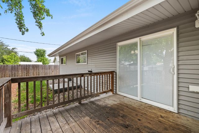 305 18TH ST NW, Minot, ND 58703