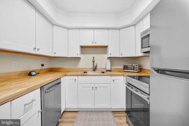 5200 HILLTOP DR #W-16, Brookhaven, PA 19015