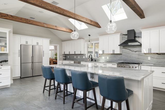 11 Walnut St, Freetown, MA 02702