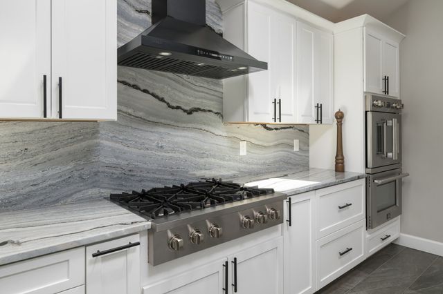 11 Walnut St, Freetown, MA 02702
