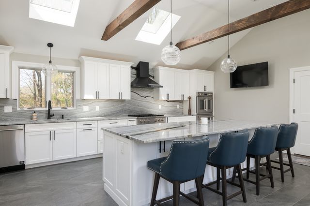 11 Walnut St, Freetown, MA 02702