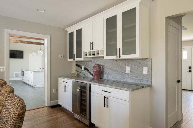 11 Walnut St, Freetown, MA 02702