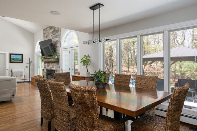 11 Walnut St, Freetown, MA 02702