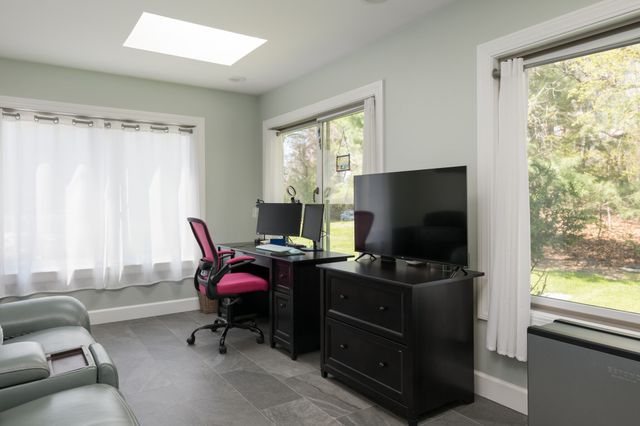 11 Walnut St, Freetown, MA 02702