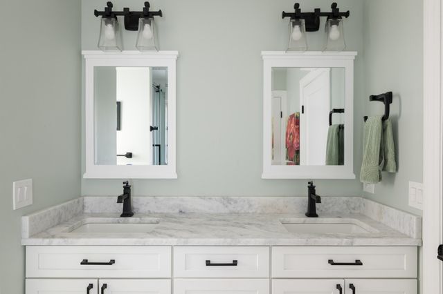 11 Walnut St, Freetown, MA 02702