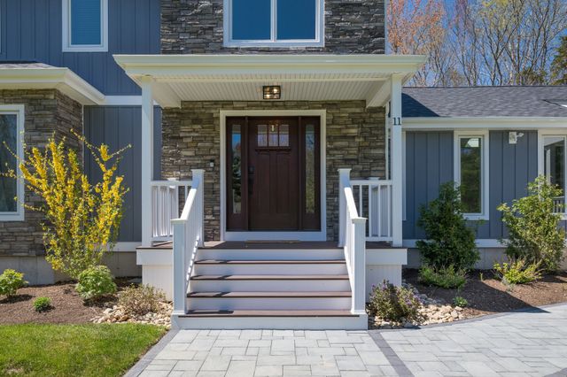 11 Walnut St, Freetown, MA 02702