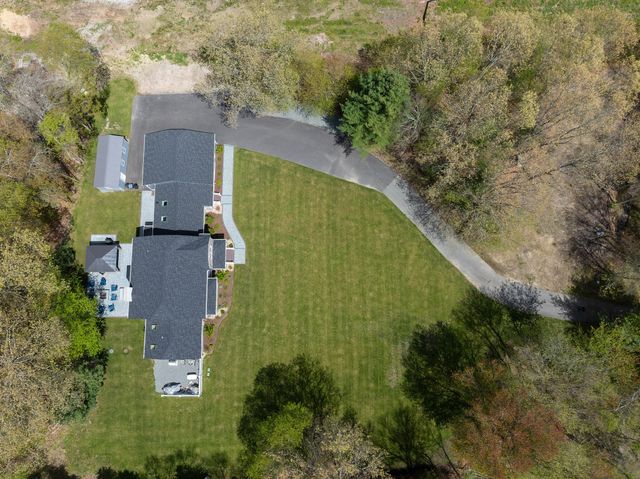11 Walnut St, Freetown, MA 02702