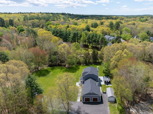 11 Walnut St, Freetown, MA 02702