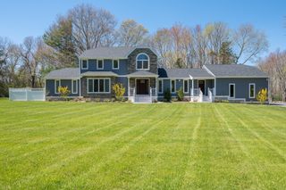 11 Walnut St, Freetown, MA 02702