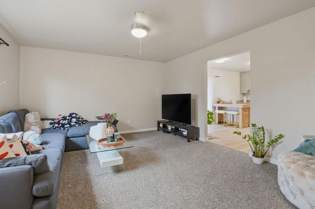 2155 2155 Chestnut St, Livermore, CA 94551