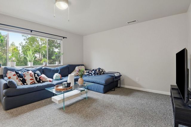 2155 2155 Chestnut St, Livermore, CA 94551