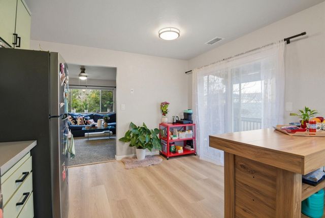 2155 2155 Chestnut St, Livermore, CA 94551