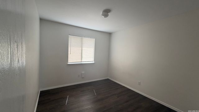8411 CRINUM LILY DR, Converse, TX 78109