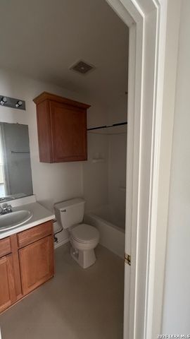 8411 CRINUM LILY DR, Converse, TX 78109