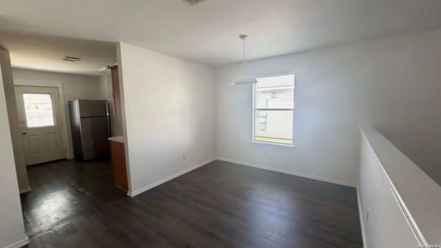 8411 CRINUM LILY DR, Converse, TX 78109