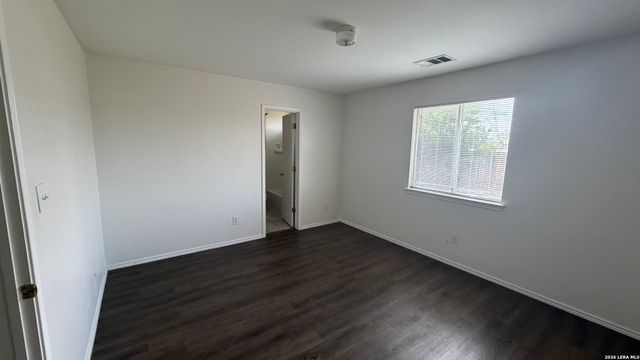 8411 CRINUM LILY DR, Converse, TX 78109