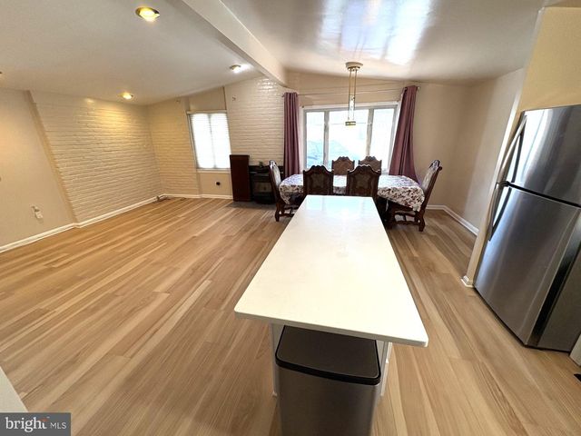 512 DENNIS AVE, Silver Spring, MD 20901