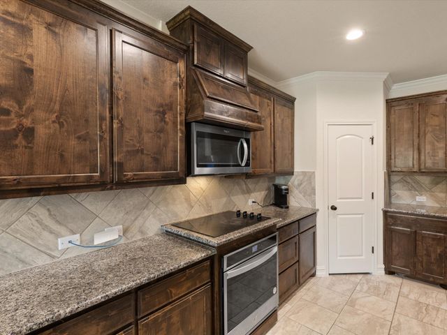 2501 Bunker Hill Drive, Burleson, TX 76028