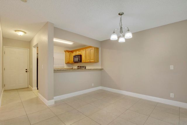 1524 Lake Crystal Drive H, West Palm Beach, FL 33411