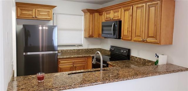 1524 Lake Crystal Drive H, West Palm Beach, FL 33411