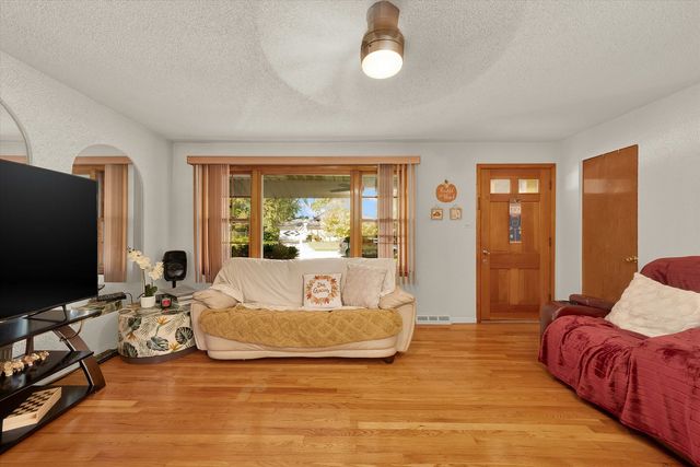 5023 W 81st Street, Burbank, IL 60459