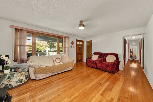 5023 W 81st Street, Burbank, IL 60459