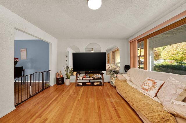 5023 W 81st Street, Burbank, IL 60459