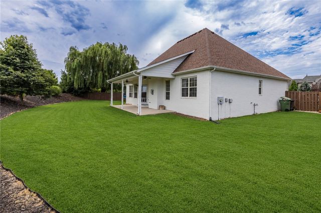 5087 S Strathmore Station Drive, Rogers, AR 72758