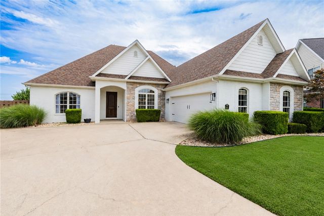 5087 S Strathmore Station Drive, Rogers, AR 72758