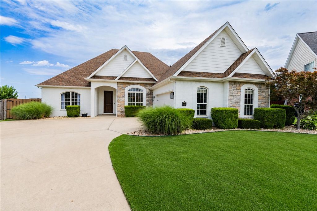 5087 S Strathmore Station Drive, Rogers, AR 72758