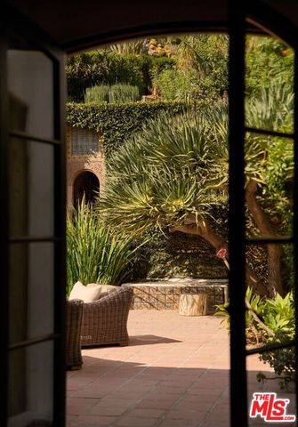 2666 Aberdeen Avenue, Los Angeles, CA 90027