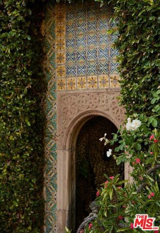 2666 Aberdeen Avenue, Los Angeles, CA 90027