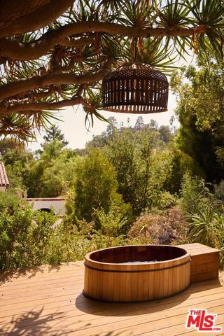 2666 Aberdeen Avenue, Los Angeles, CA 90027