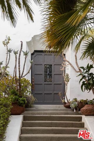 2666 Aberdeen Avenue, Los Angeles, CA 90027