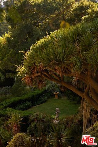 2666 Aberdeen Avenue, Los Angeles, CA 90027