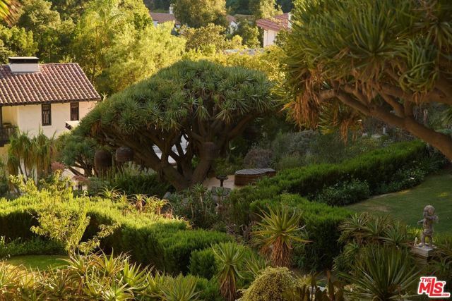 2666 Aberdeen Avenue, Los Angeles, CA 90027