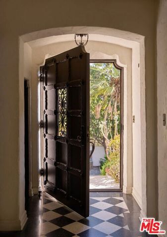 2666 Aberdeen Avenue, Los Angeles, CA 90027