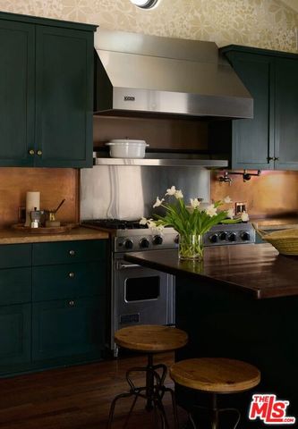 2666 Aberdeen Avenue, Los Angeles, CA 90027