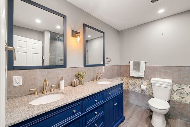 11 S Stone Mill Dr 712, Dedham, MA 02026