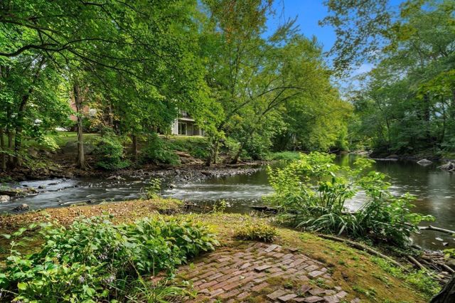 11 S Stone Mill Dr 712, Dedham, MA 02026