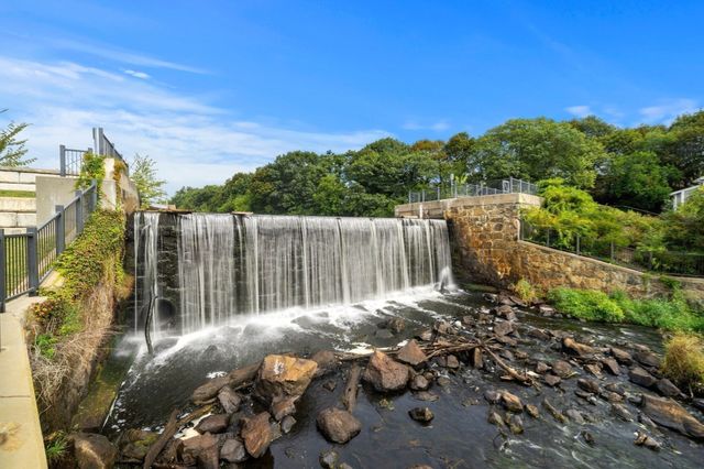 11 S Stone Mill Dr 712, Dedham, MA 02026