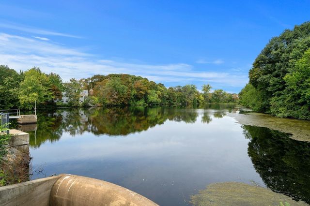 11 S Stone Mill Dr 712, Dedham, MA 02026