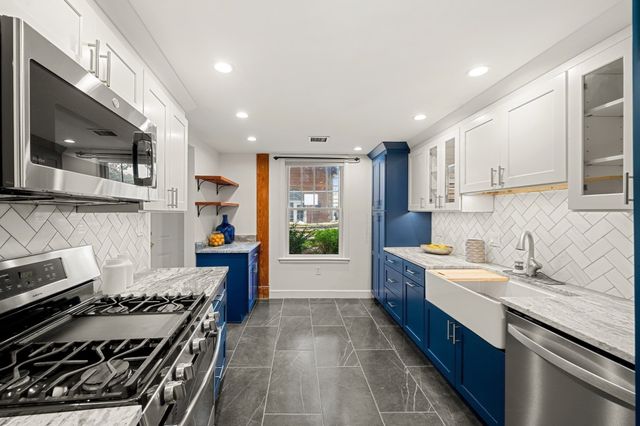 11 S Stone Mill Dr 712, Dedham, MA 02026
