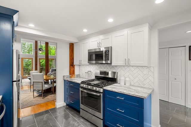 11 S Stone Mill Dr 712, Dedham, MA 02026