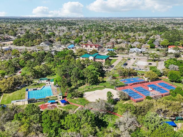 64 Hideaway Drive, Friendswood, TX 77546