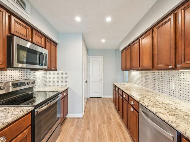 64 Hideaway Drive, Friendswood, TX 77546