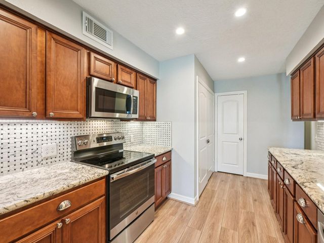 64 Hideaway Drive, Friendswood, TX 77546