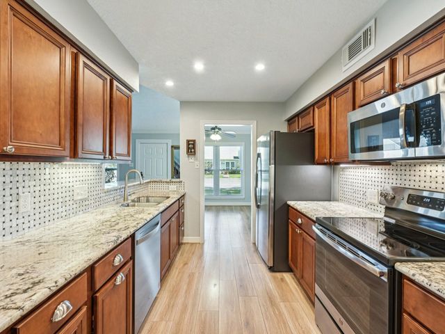 64 Hideaway Drive, Friendswood, TX 77546