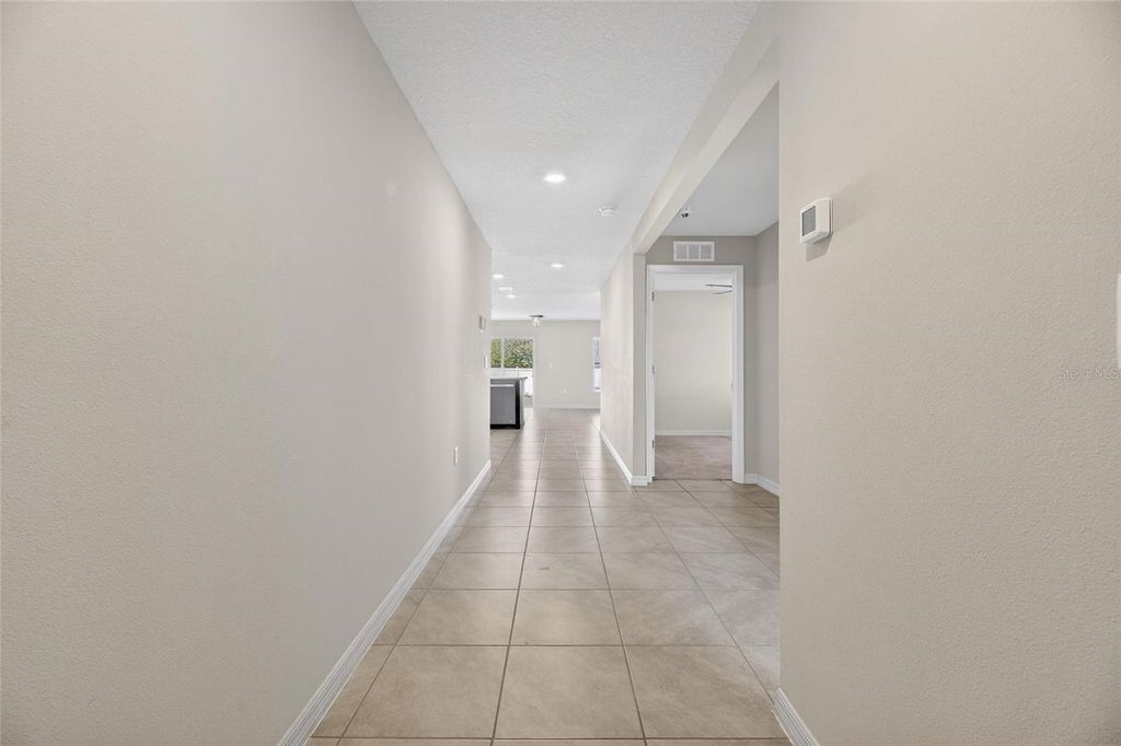 Image 6 of property listing at 1324 OCEAN SPRAY DRIVE, Ruskin, FL 33570