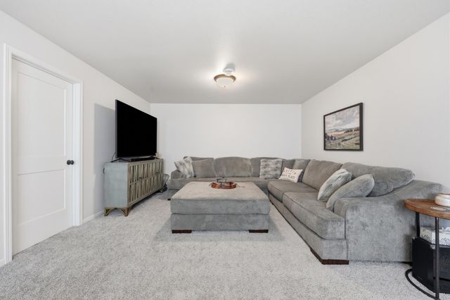 7903 Cottonwood Boulevard, Horace, ND 58047